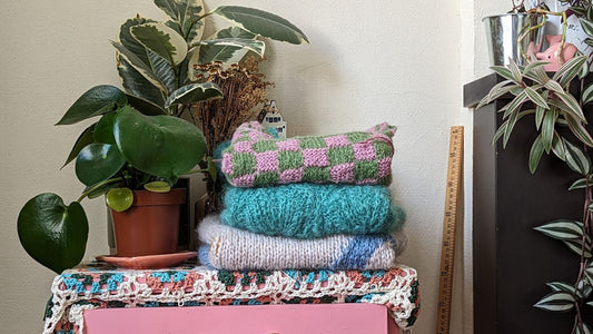 Les artistes contemporains qui réinventent le tricot : inspiration, couleurs et modernité 🧶✨