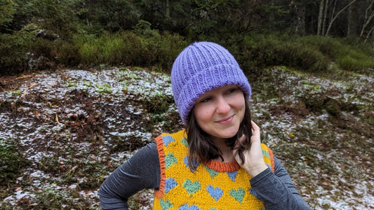 🧶 Bonnets modèle de tricot : 7 idées créatives (et faciles) pour se lancer cet hiver