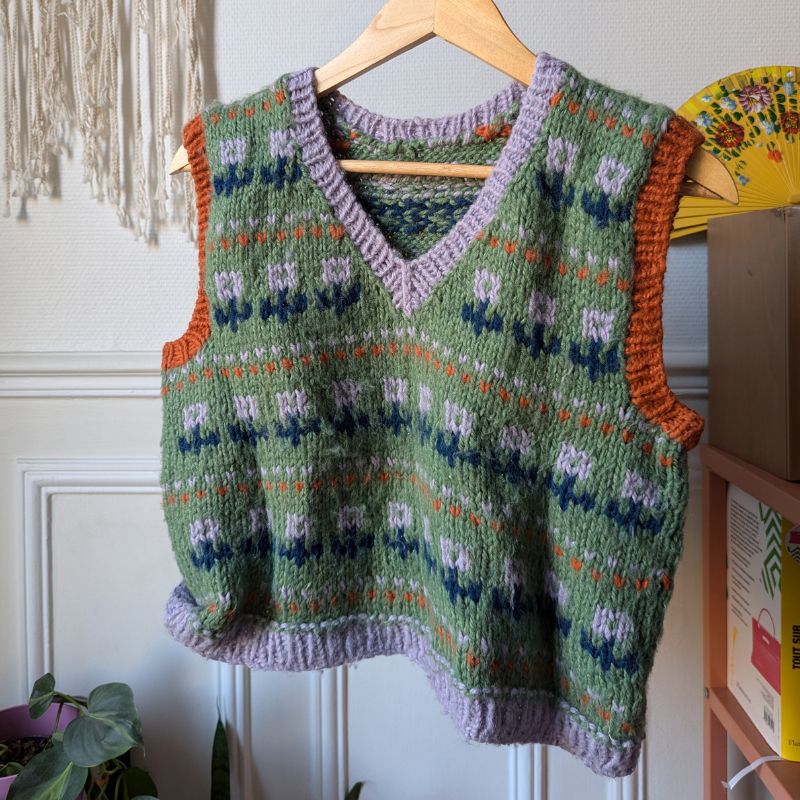 modele de tricot gilet sans manche avec changement de couleur technique jacquard