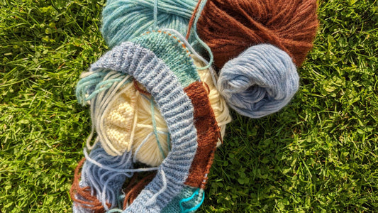 Tricoter avec plusieurs couleurs sans faire de nœuds : gestion des fils et astuces anti-enchevêtrement