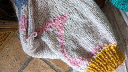 Comment bloquer un tricot ? Guide simple pour un rendu parfait (pull, gilet, accessoires)