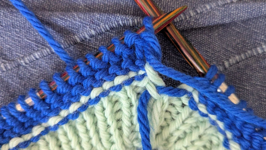 Comment réparer un tricot endommagé (petit trou ou mailles perdues) ? 🧵