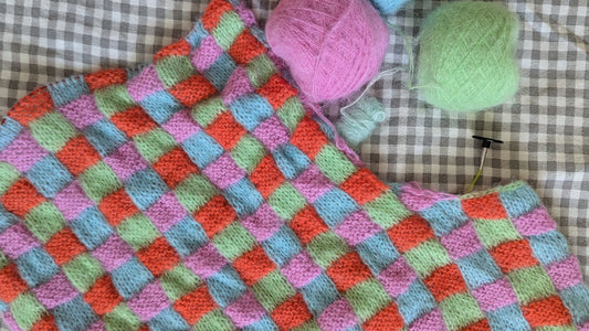 Comment tricoter des petits motifs au tricot pour personnaliser vos accessoires ?