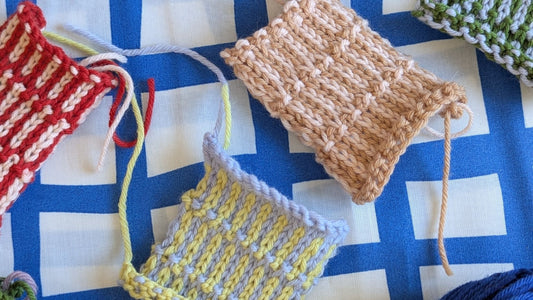 Comment tricoter des accessoires pour Noël (bonnets, écharpes, gants) ? 🎄🧣🧤