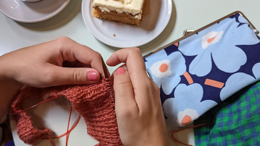 Aiguilles en bois : le choix parfait pour un tricot confortable et efficace